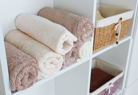 towels_shelves_bathroom.jpg